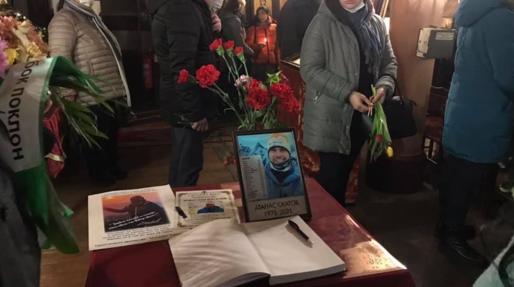 Десетки почетоха паметта на алпиниста Атанас Скатов
