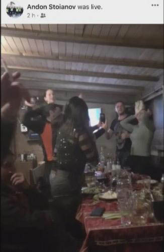 Хванаха полицаи на таен COVID купон
