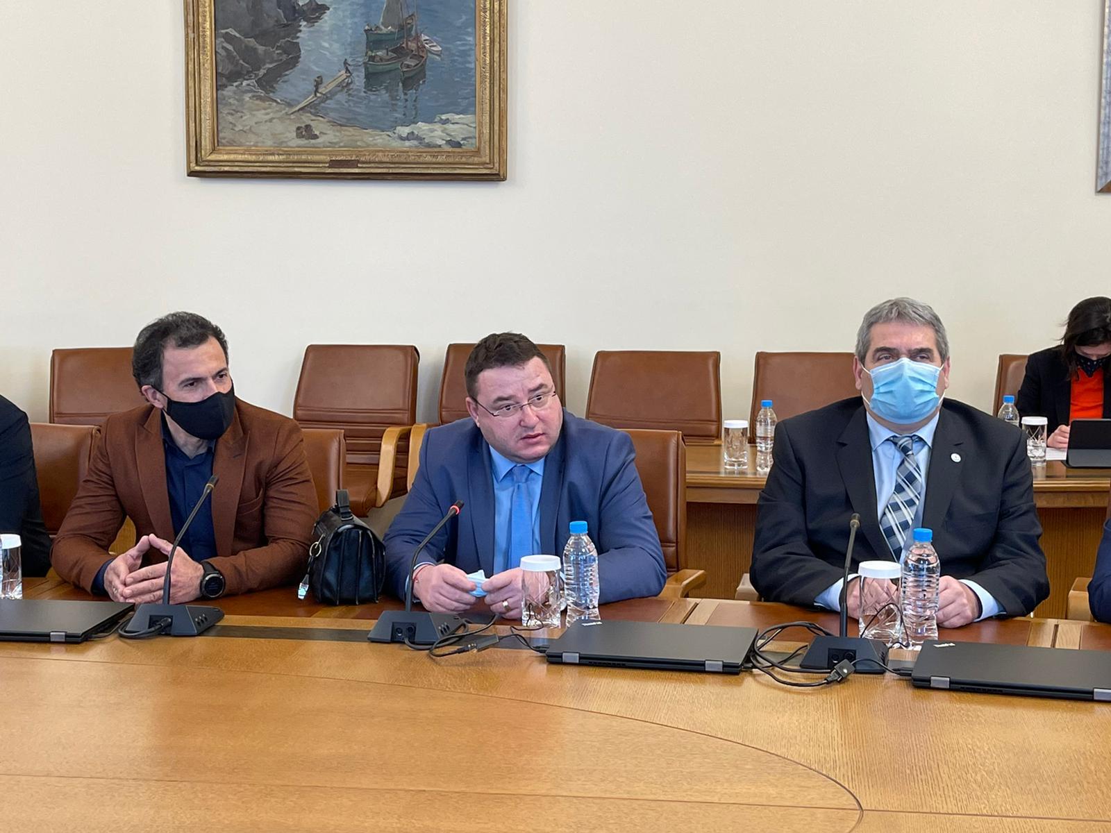 Правителството отпусна на община Свищов 1,6 млн. лева за спешна реконструкция на спортна зала
