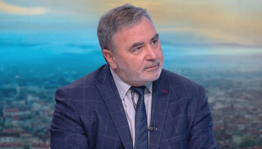 Доц. Ангел Кунчев: В подножието сме на нова вълна, може да се стигне до удвояване на случаите