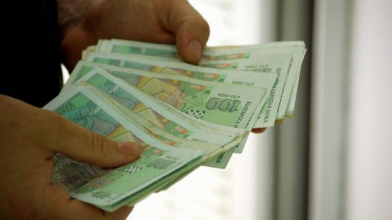 Работникът да плаща по-високи осигуровки