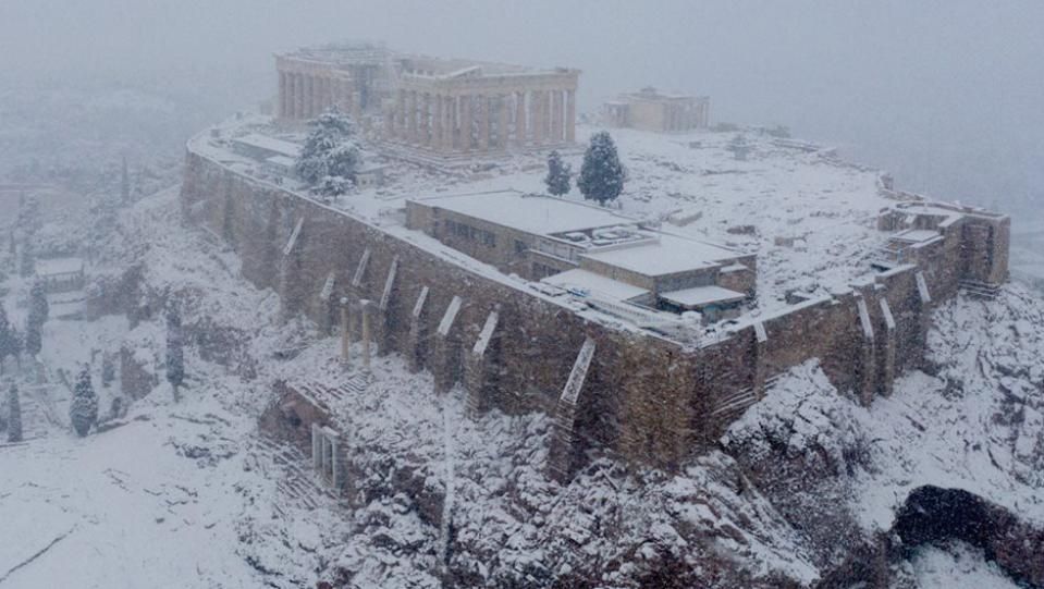 Гърците, снегът и полираният мрамор