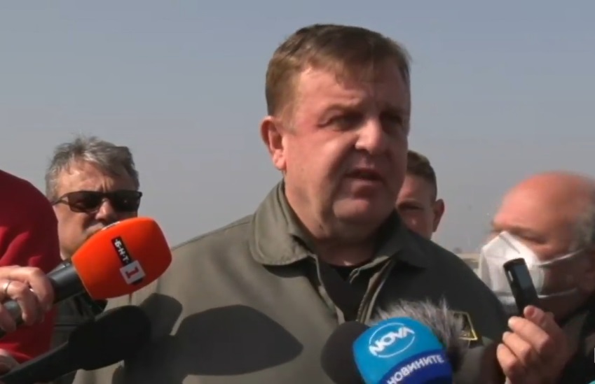 Каракачанов: Имаме 8 самолета СУ-25, готови да изпълняват бойни задачи (ВИДЕО)