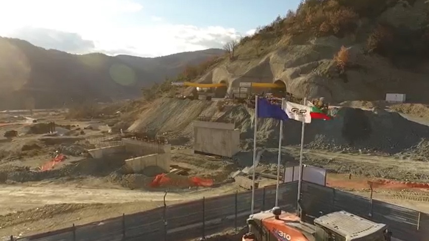 Двете тръби на тунел “Железница” са пробити (ВИДЕО)