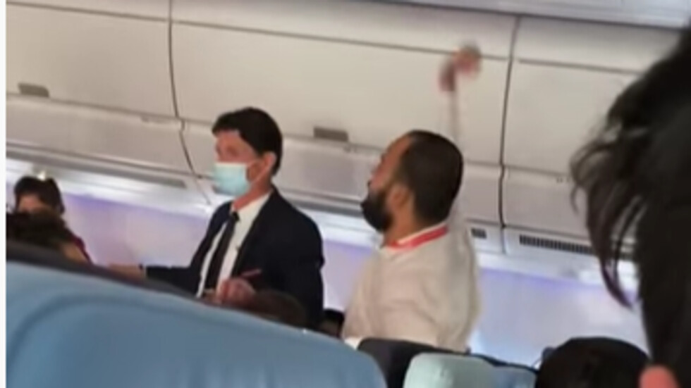Вижте неизлъчвани кадри от борда на самолета на Air France (ВИДЕО)