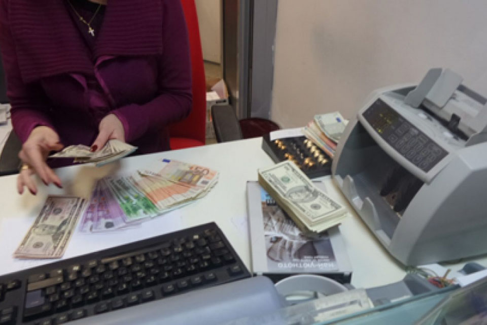 Сменяме банката заради скъпи такси