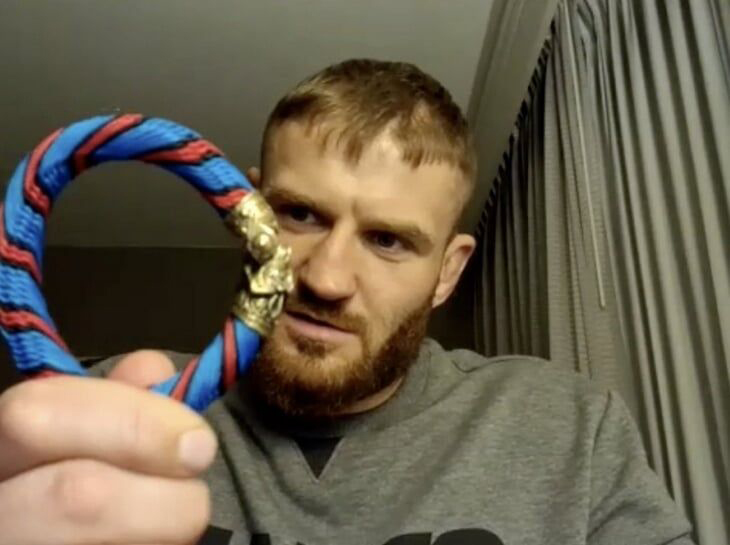Примка на обесен дава сили на шампион в UFC