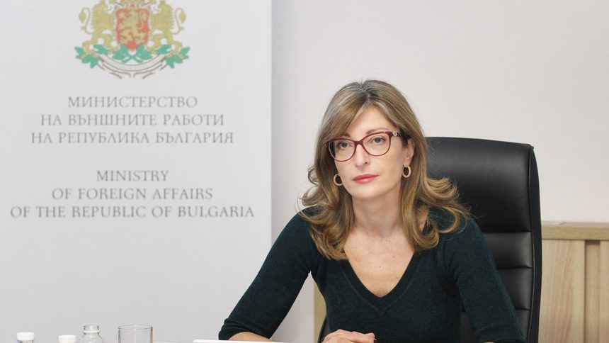 Вицепремиерът Екатерина Захариева е с коронавирус