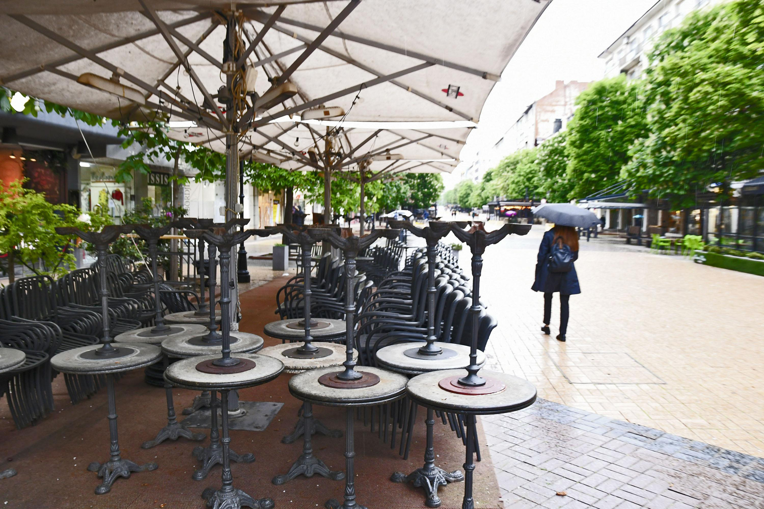 По-строги ограничения в 10 области от днес