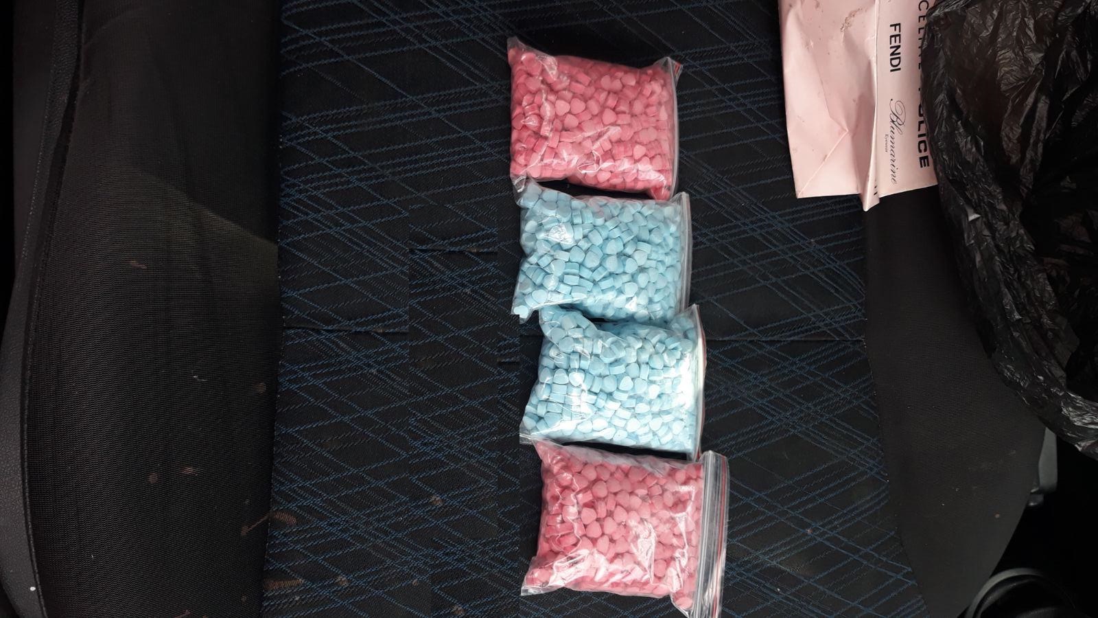 Задържаха 44-годишен пласьор на наркотици и негова клиентка в София