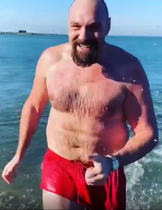 Фюри се налива с бира, мачът с Джошуа под въпрос