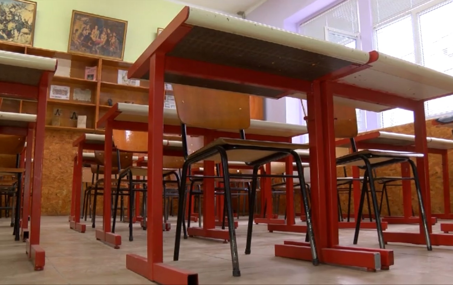 Деца от още области ще учат онлайн от утре