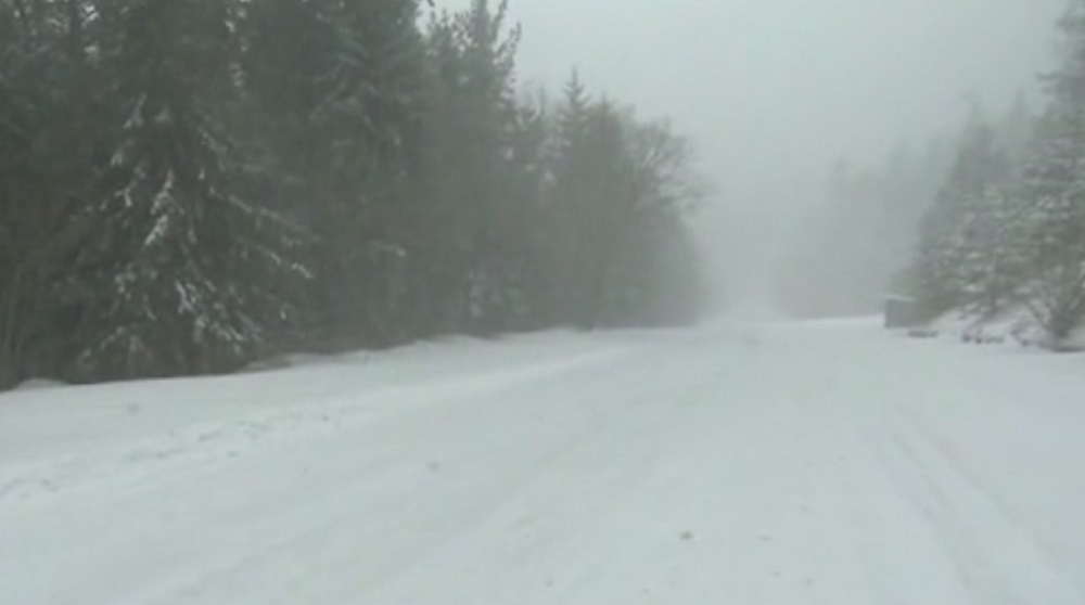 Пътят за хижа "Алеко" на Витоша отворен, но покрит с лед и сняг