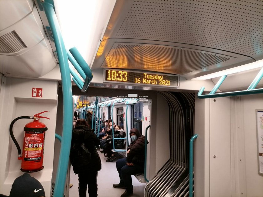 Влак закъса по трета линия на столичното метро