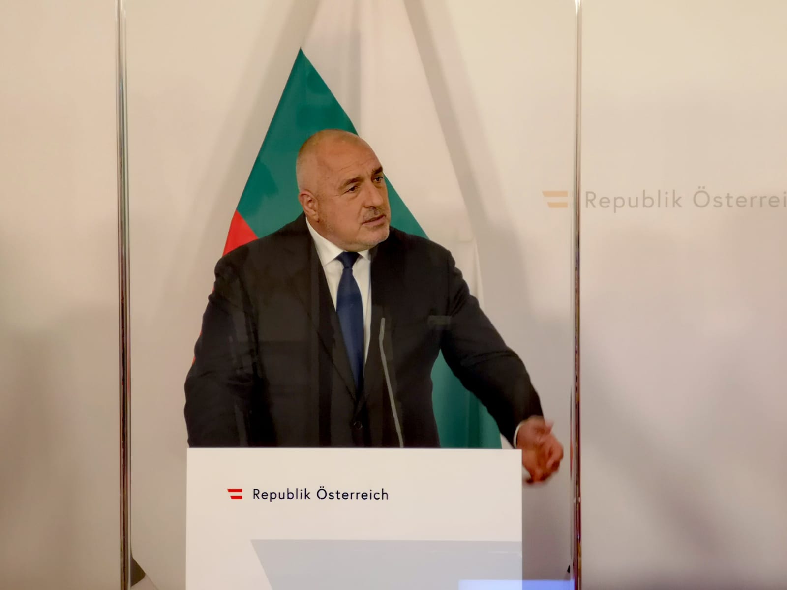 Бойко Борисов от Виена: Нито една компания не изпълнява договорите за ваксините, нарушават и пропорционалното разпределение (ВИДЕО)