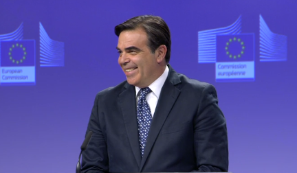 Маргаритис Схинас: ЕК разглежда COVID-сертификатите като временна мярка