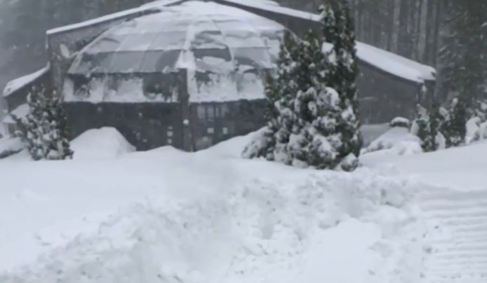 Блокираните хора край пещера "Леденика" са спасени