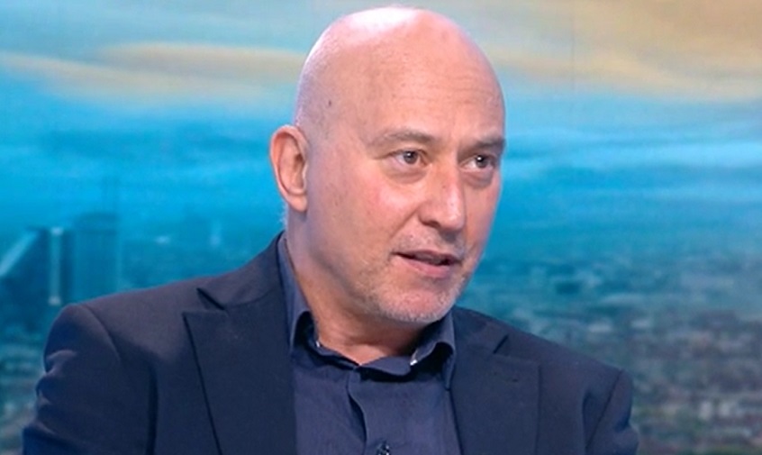 Математикът проф. Огнян Кунчев: Без масова имунизация епидемията ще бъде овладяна след средата на 2022 г.