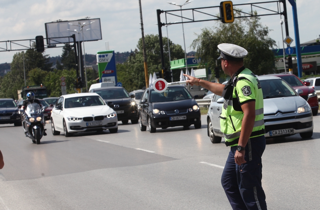 Глобиха 3800 шофьори и пътници без колани за седмица (ВИДЕО)