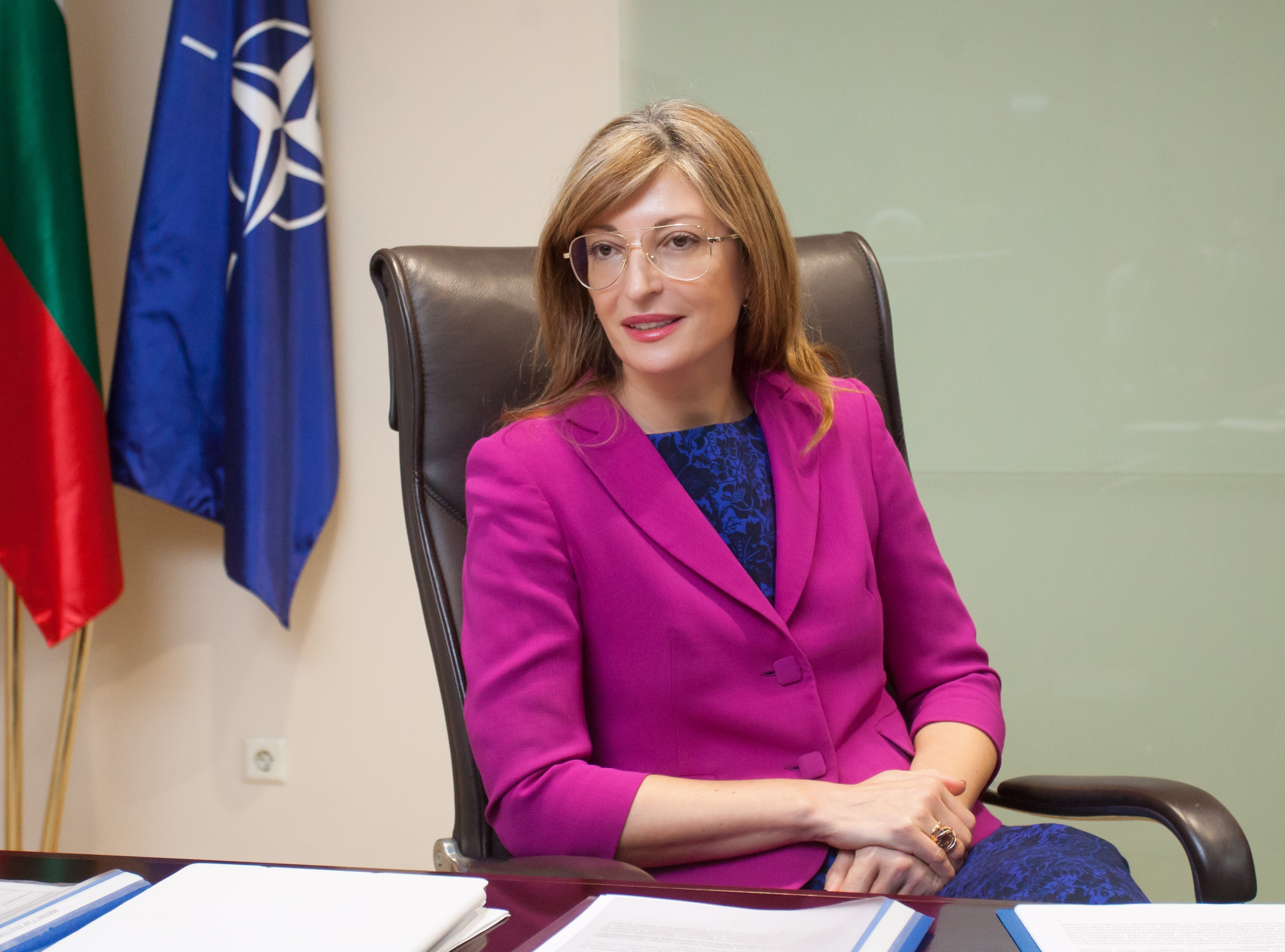 Захариева пред германска медия: Очакваме РС Македония да прилага Договора, а тя тормози българи