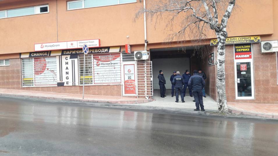 Издирват трима молдовци за стар грабеж