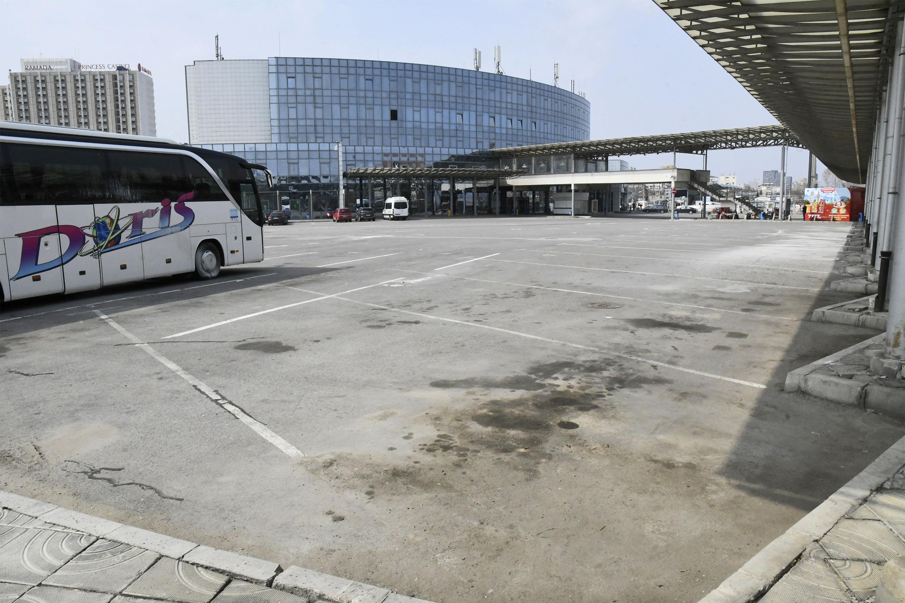 Мъж с положителен PCR тест се прибра от Франция в пълен автобус