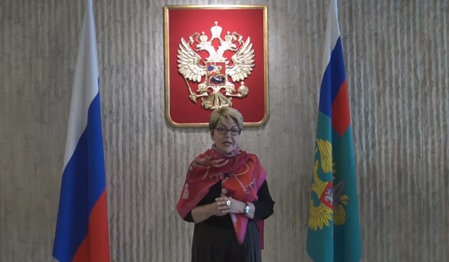 Руският посланик Елеонора Митрофанова рецитира поезия: Вали московски сняг в София