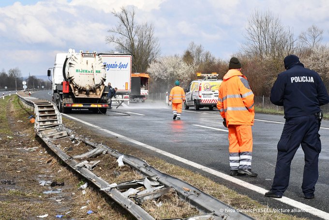 Четирима души загинаха, след като камион с мигранти се преобърна в Хърватия