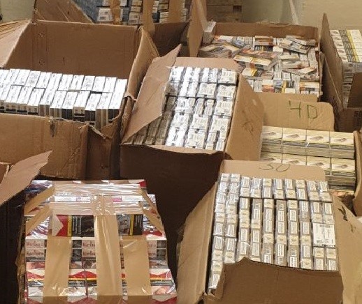 Задържаха 8940 кутии цигари и 178 литра алкохол, превозвани за сватба в Германия (СНИМКИ)