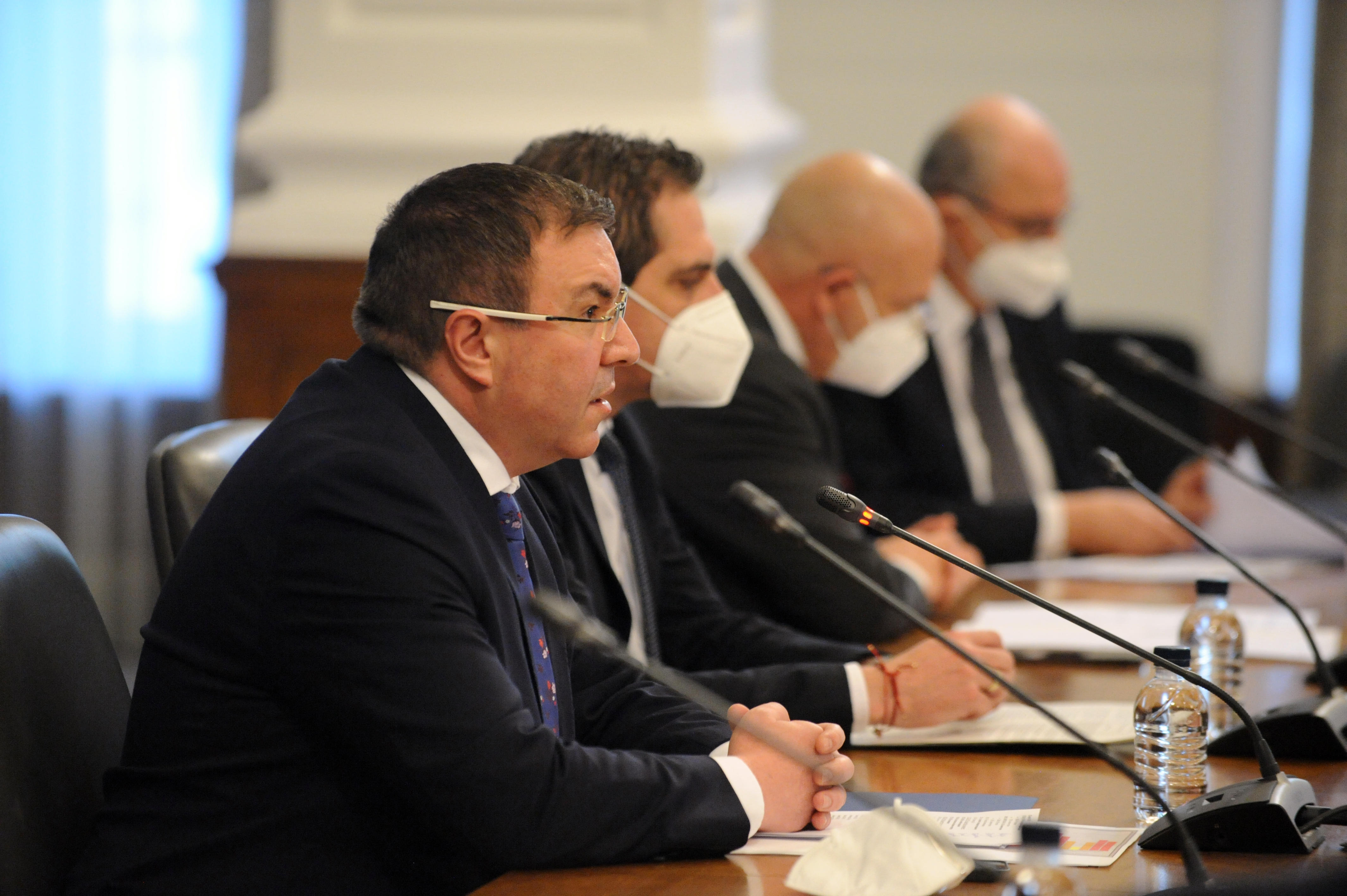 Вирусът праща цели семейства в болници (обзор)