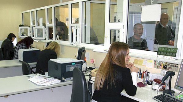 Паспортните служби отворени на 3 и 4 април