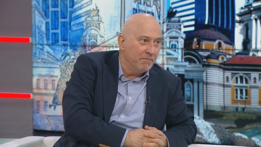 Математикът Огнян Кунчев: 3 млн. трябва да са ваксинирани до лятото, за да смекчим четвъртата вълна