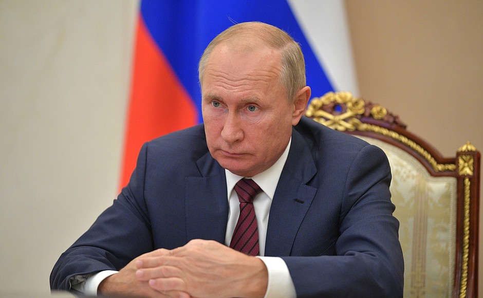 Путин нe искал да се ваксинира публично, за да не изглежда глупаво пред камерите