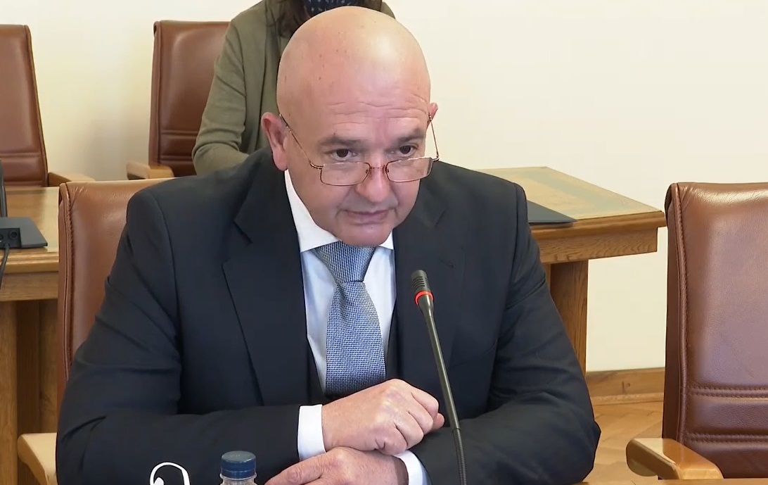Ген. Мутафчийски: Всички, които се приемат в болница, са за кислородотерапия