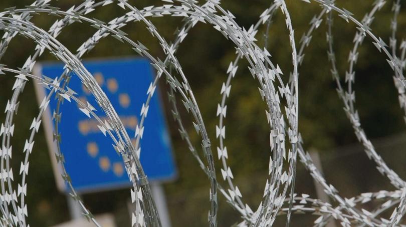 Полицията преследва мигранти в гора край Вакарел