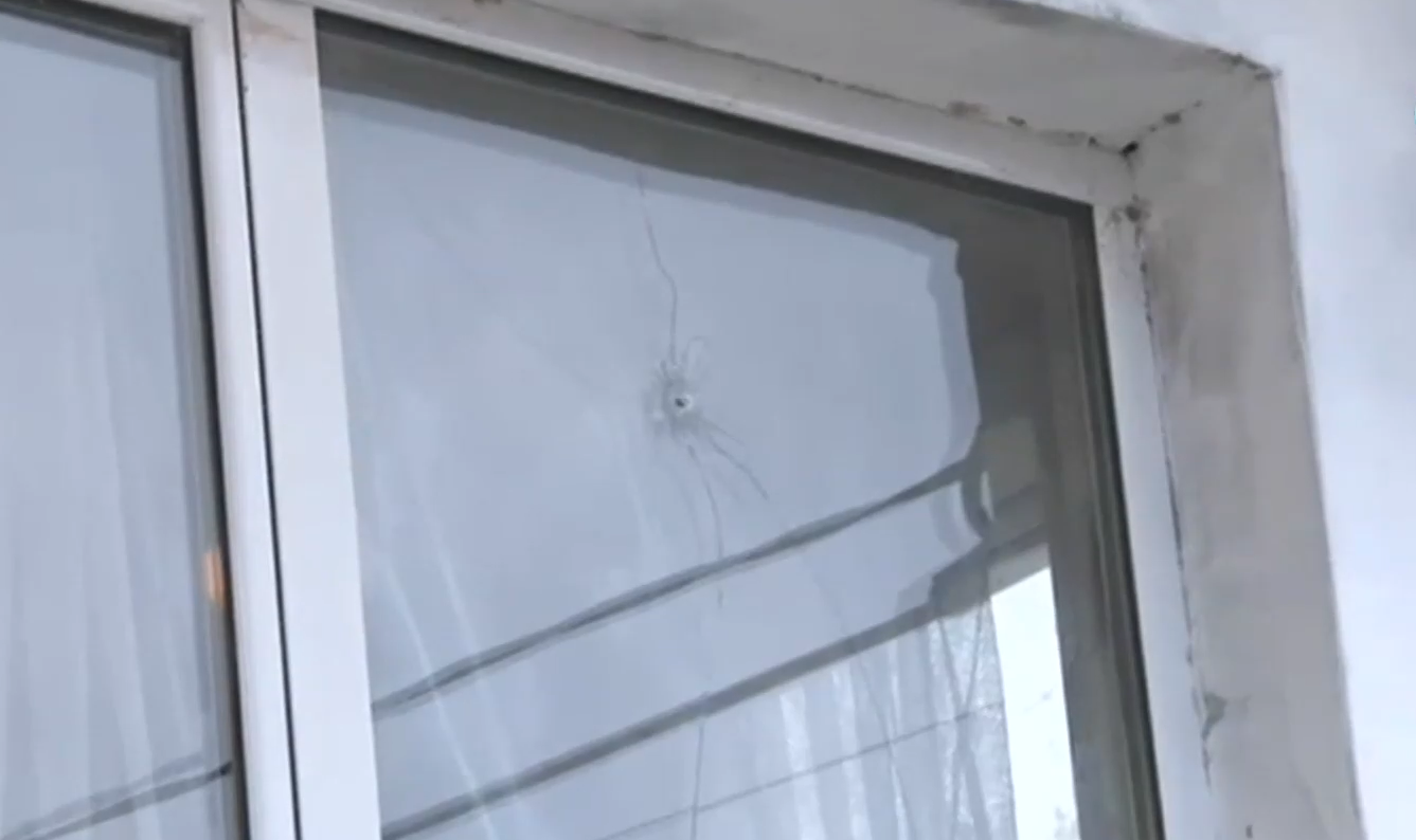 Неизвестни стреляха по къщата на бивш кмет