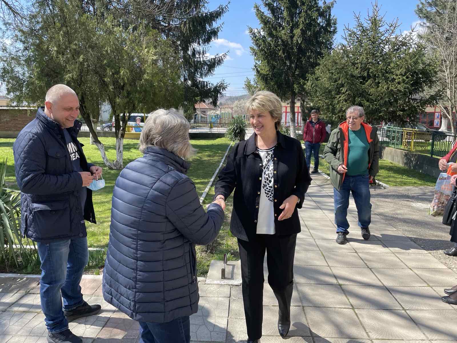 Весела Лечева: Без здравеопазване и транспорт, ще имаме все повече „евакуирани“ селища