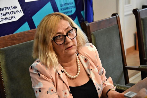 Таня Цанева, ЦИК: Надяваме се избирателите да гласуват и машинният вот да не ги затрудни
