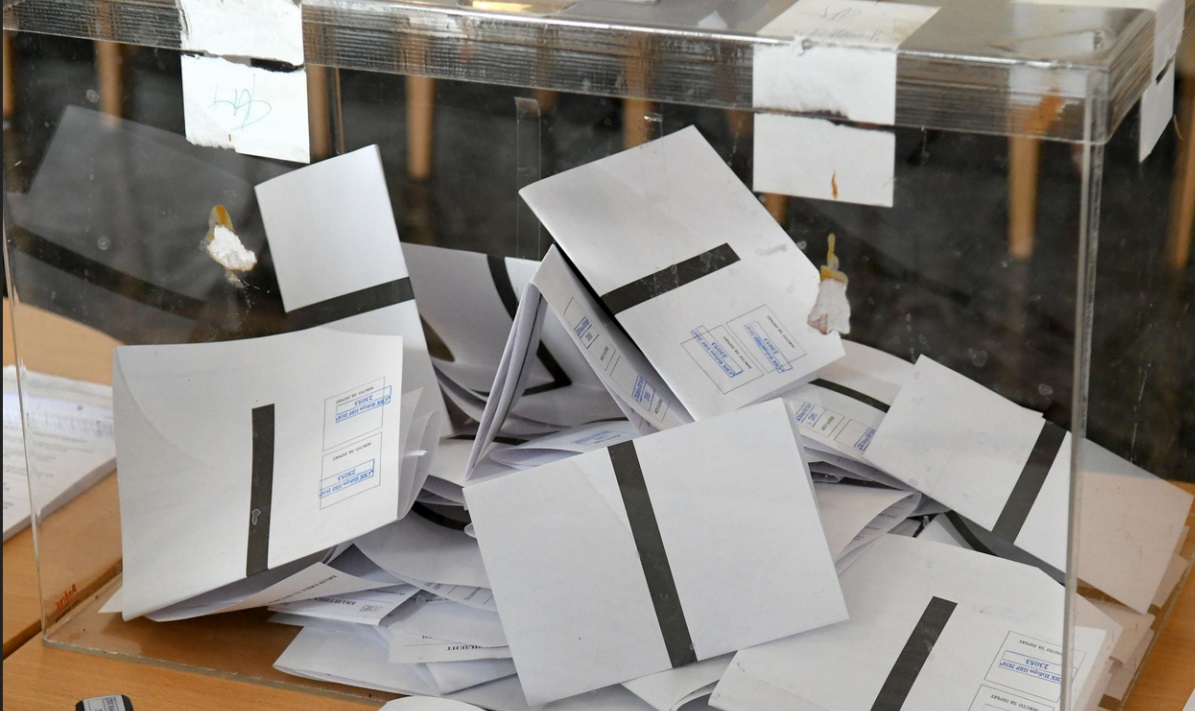 Маркет линкс: ГЕРБ-24,5%, БСП-16,9%, "Има такъв народ" - 15,5%