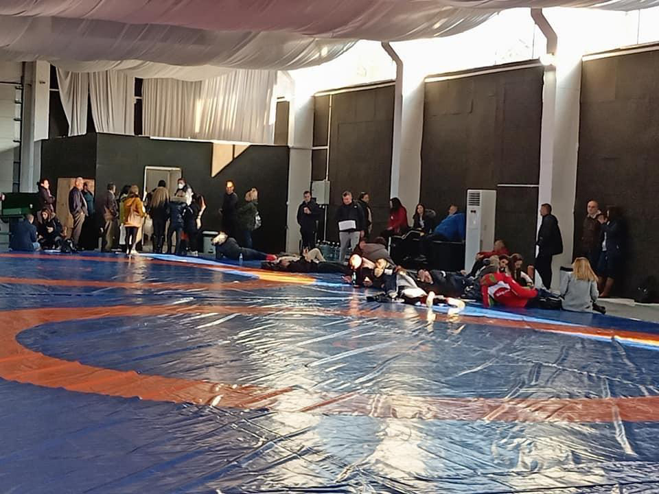 Членове на СИК-ове като в бежански лагер