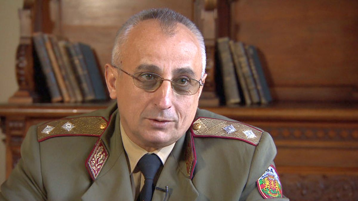 Ген.м-р Груди Ангелов, началник на Военната академия „Георги Стойков Раковски“:     Поддържаме високо качество на обучение дори и в условията на пандемия