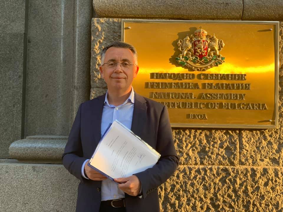 Хасан Азис отказа да е депутат и остава кмет на Кърджали