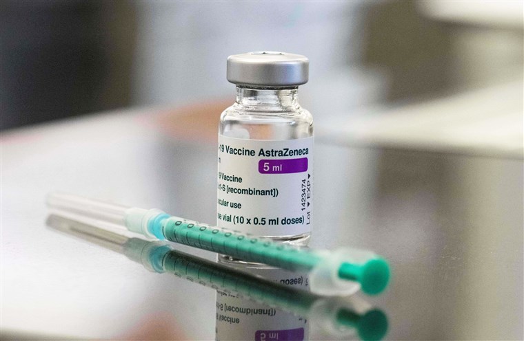 Ваксината на AstraZeneca ще се прилага с повишено внимание при жени под 60 г. у нас