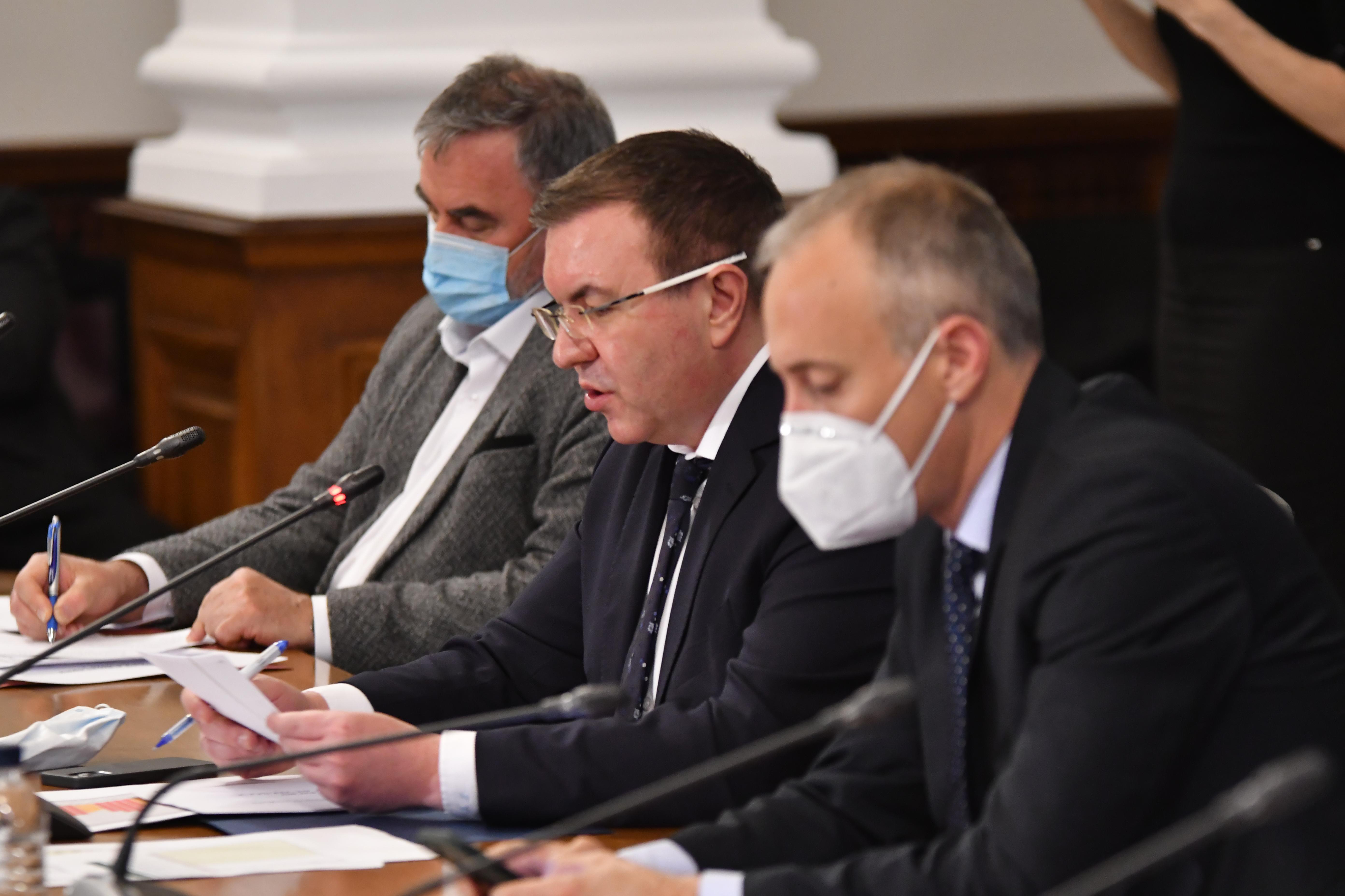 Една трета от големите ученици обратно на училище (обзор)