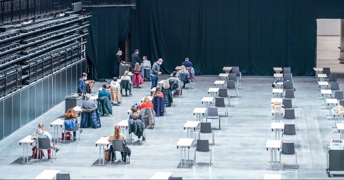 Чехия отвори най-големия ваксинационен център, но няма ваксини
