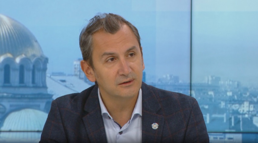 Доц. Михаил Околийски, СЗО: Не може да бъде поставена втора доза от различна ваксина