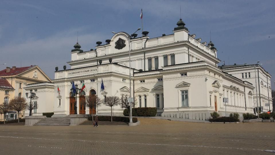 Започва битка за цялостно връщане на парламента в Сградата на съгласието