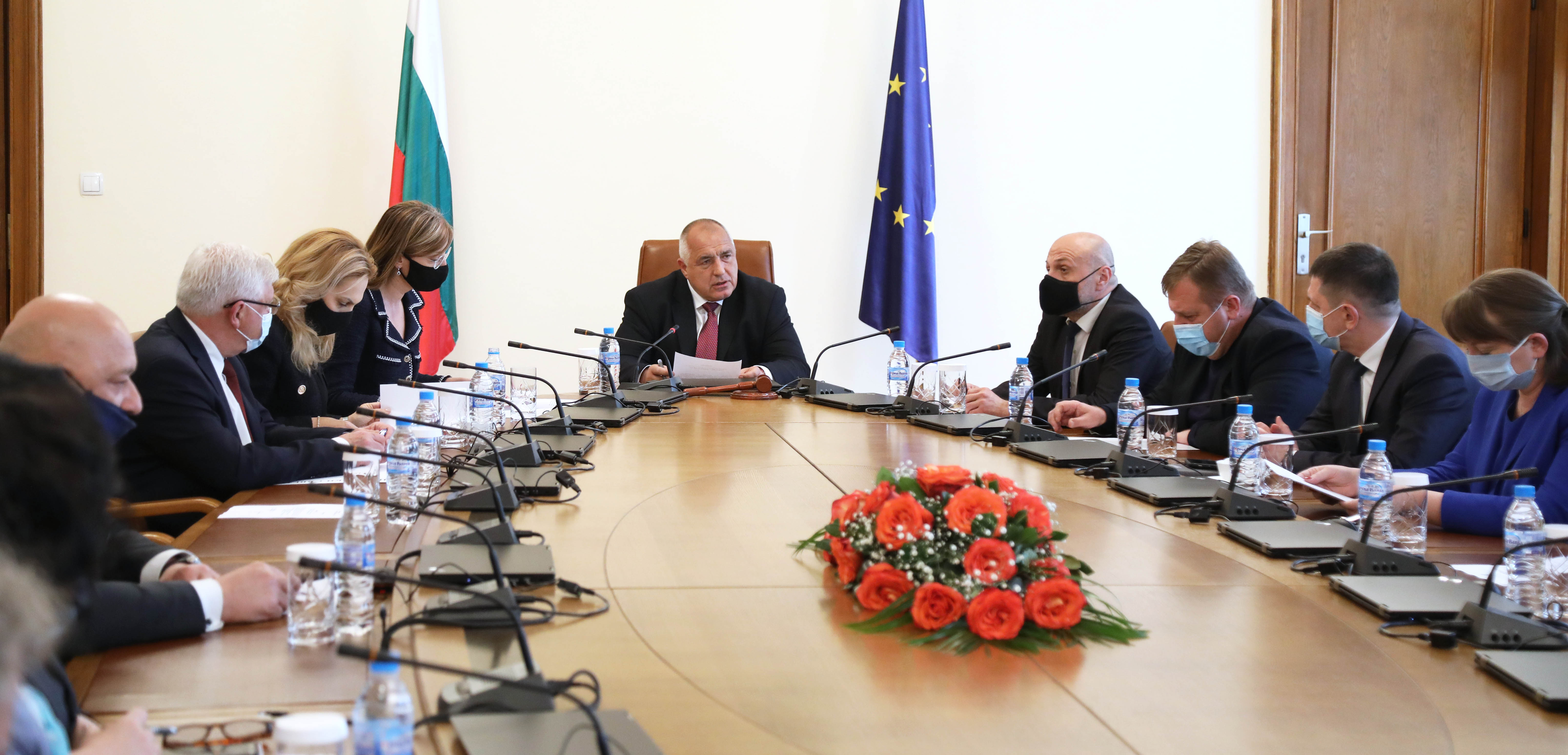 Министрите от ГЕРБ напуснаха парламента