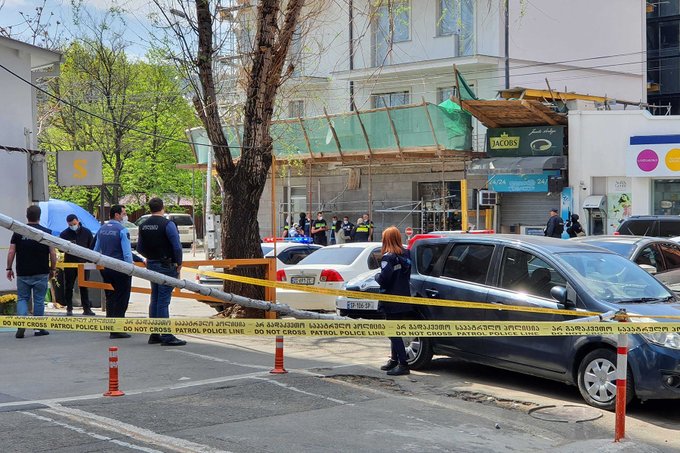 Въоръжен мъж взе заложници в банка в Тбилиси