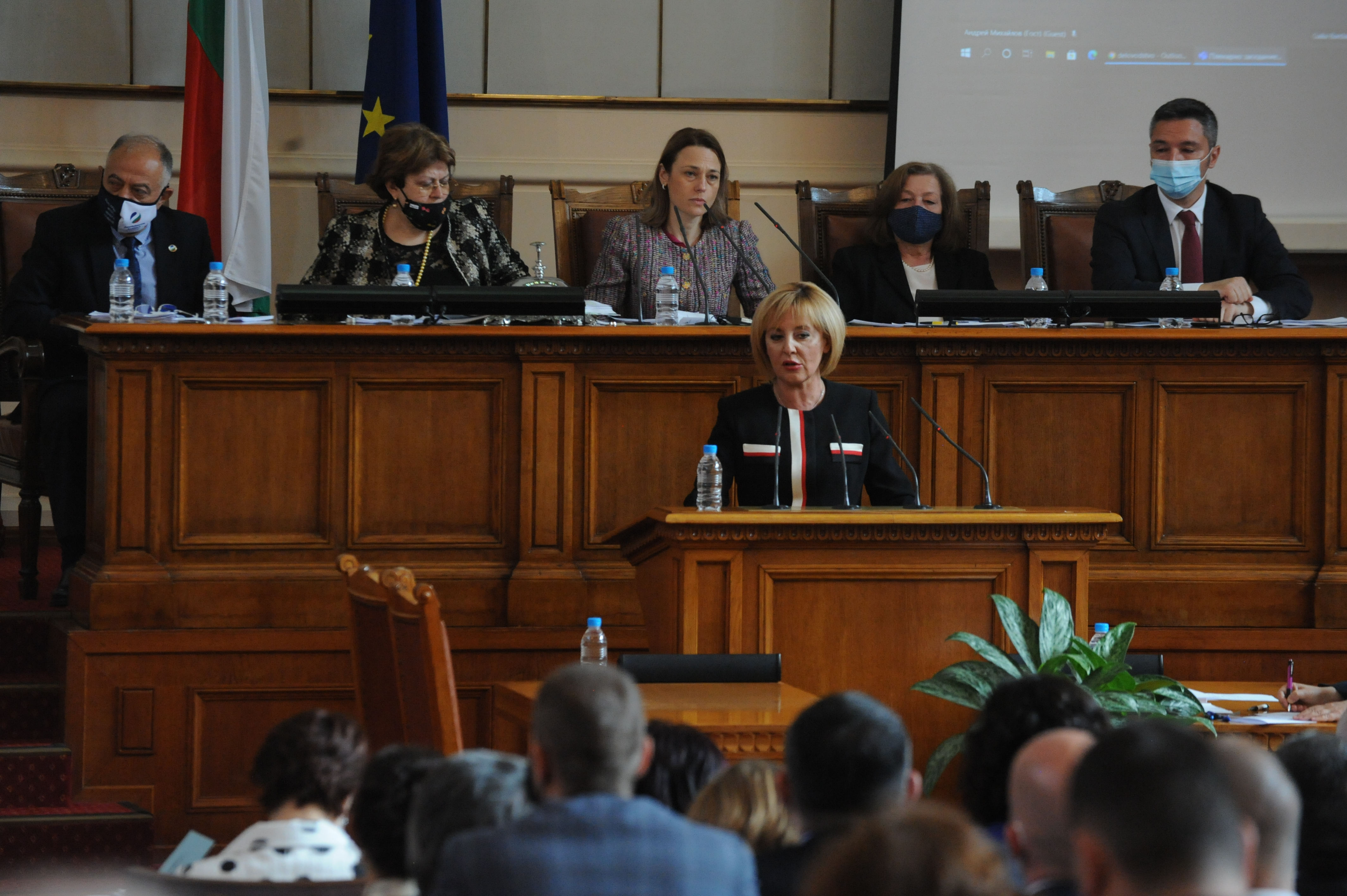 Парламентарна комисия с Мая Манолова начело ще проверява управлението на институции по свой избор за 10 години назад